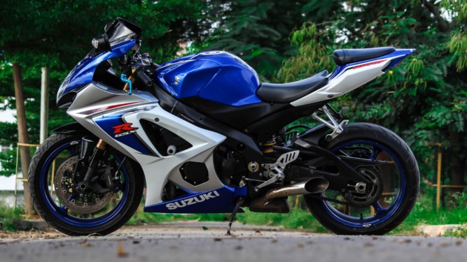 【免許攻略】バイクの一本橋とスラロームが苦手な方へ自分なりのコツと練習方法で応援します